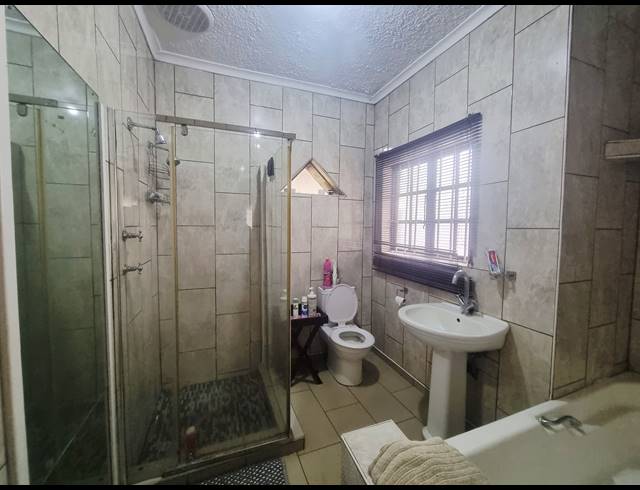 5 BEDROOM HOUSE FOR SALE IN RICHEM